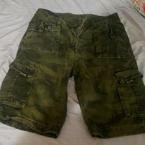 Size 30 camo cargo shorts